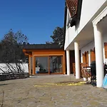 Ezuesthid Πανσιόν