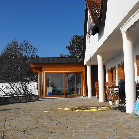 Ezuesthid بيت ضيافة