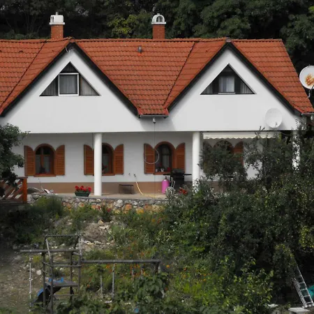 Ezuesthid Πανσιόν