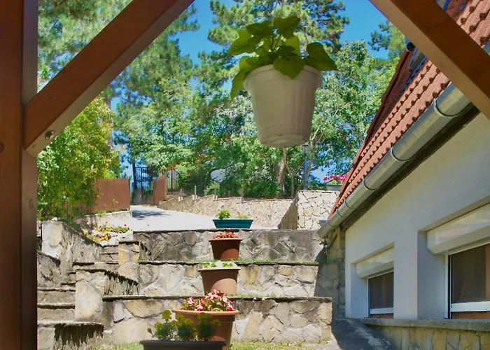 Konukevi Ezuesthid 4*