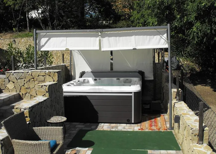 Ezuesthid בית הארחה 4*