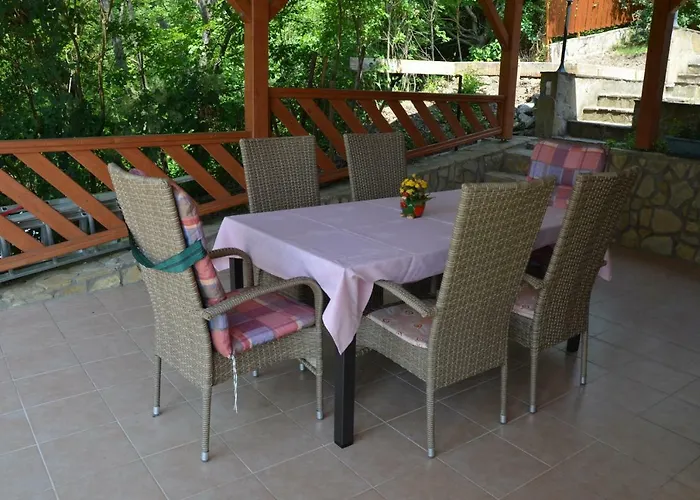 Ezuesthid Konukevi 4*